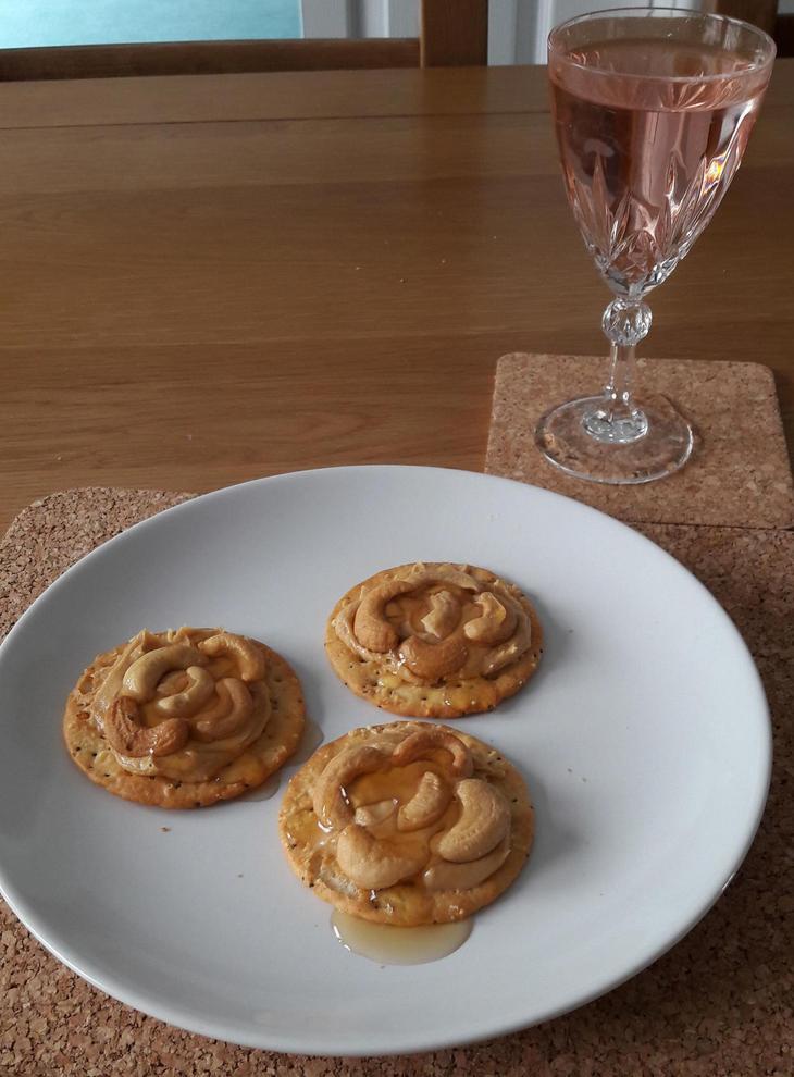 Kupo-crackers! - by Dionysos